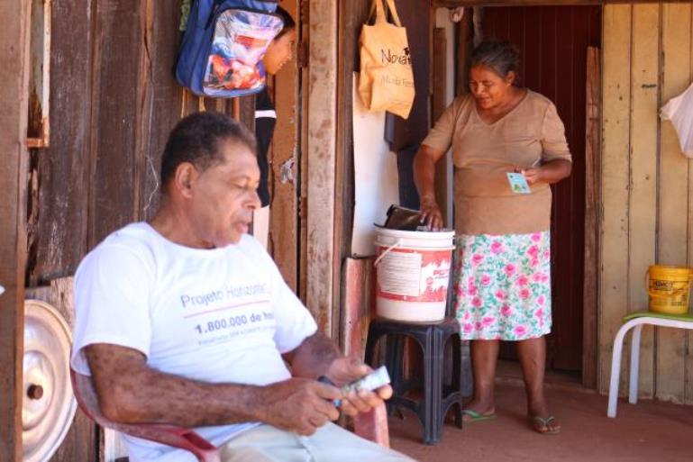 Dona Leonarda, que veio de Bodoquena com a família, recebe R$ 39 do Bolsa Família por mês - Hugo Leal/JPNews Dona Leonarda, que veio de Bodoquena com a família, recebe R$ 39 do Bolsa Família por mês - Hugo Leal/JPNews