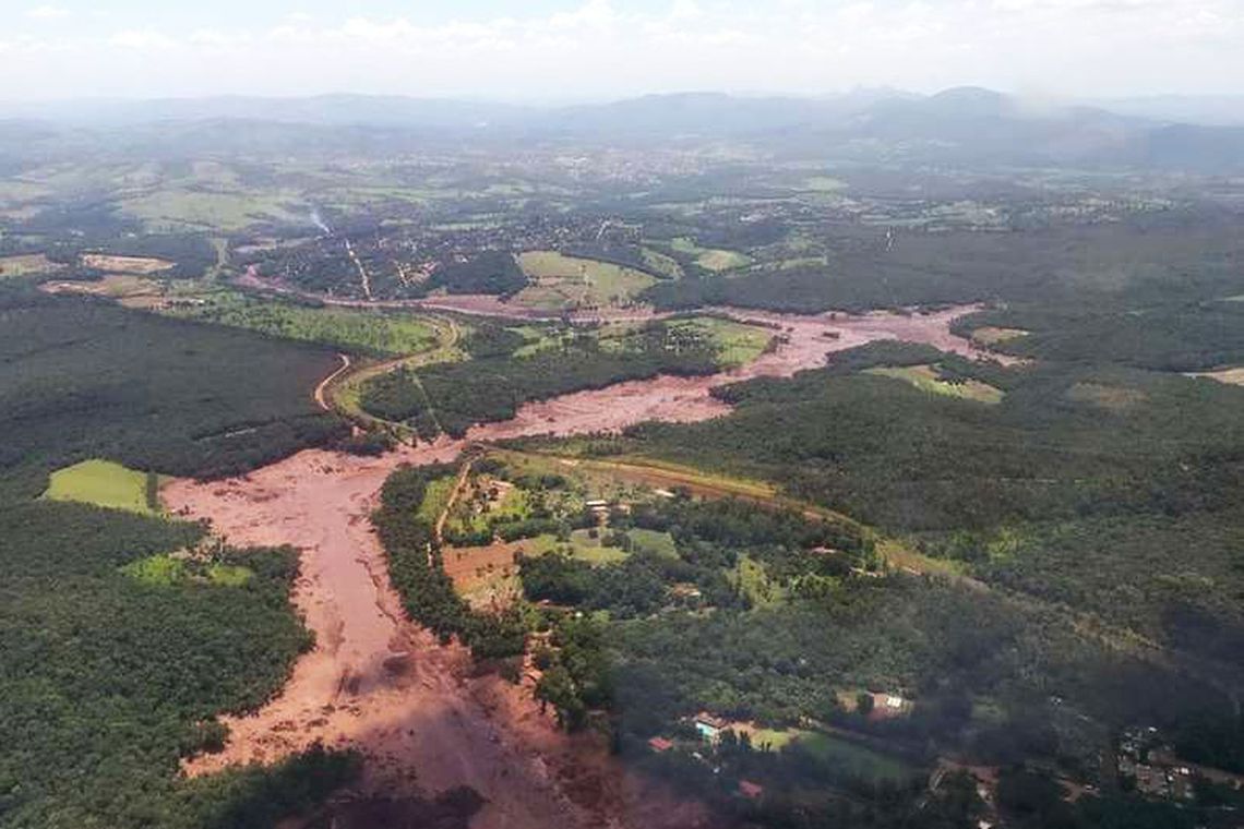 Rompimento de barragem levou mar de lama rumo a cidade de Brumadinho - Foto: Divulgação/Corpo de Bombeiros de Minas Gerais