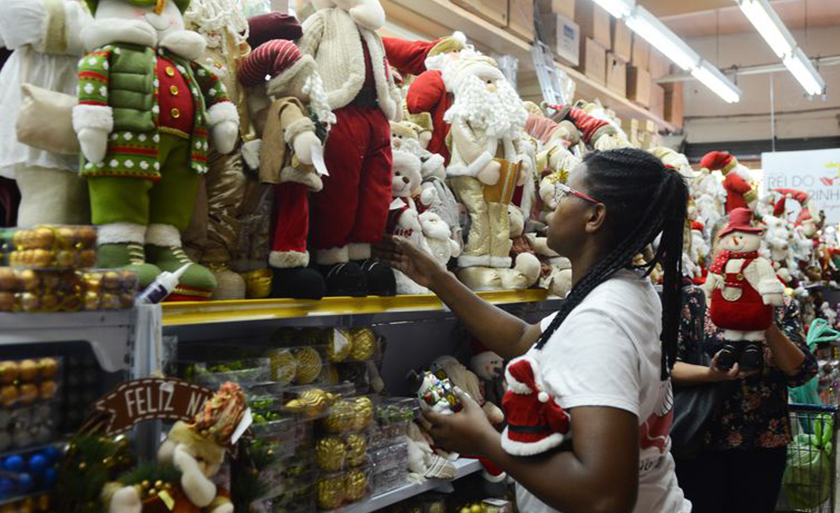 Pesquisa mostra que o consumidor está esperançoso e otimista em relação aos próximos meses, mesmo sem ainda ter um resultado das urnas - Arquivo/Rovena Rosa/Agência Brasil