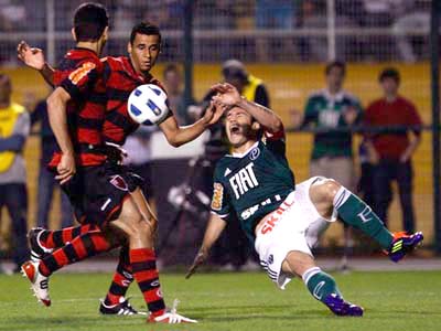 Kleber confirmado como titular minutos antes do início da partida - Kleber confirmado como titular minutos antes do início da partida -
