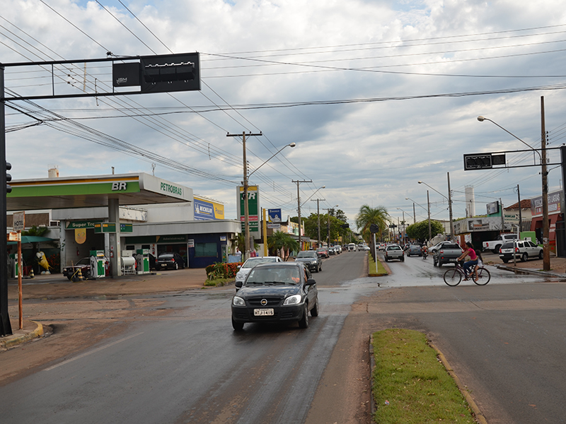 Semáforos foram instalados nos cruzamentos da avenida Clodoaldo Garcia com as ruas Maria de Lourdes Queiroz  - Claudio Pereira/JP