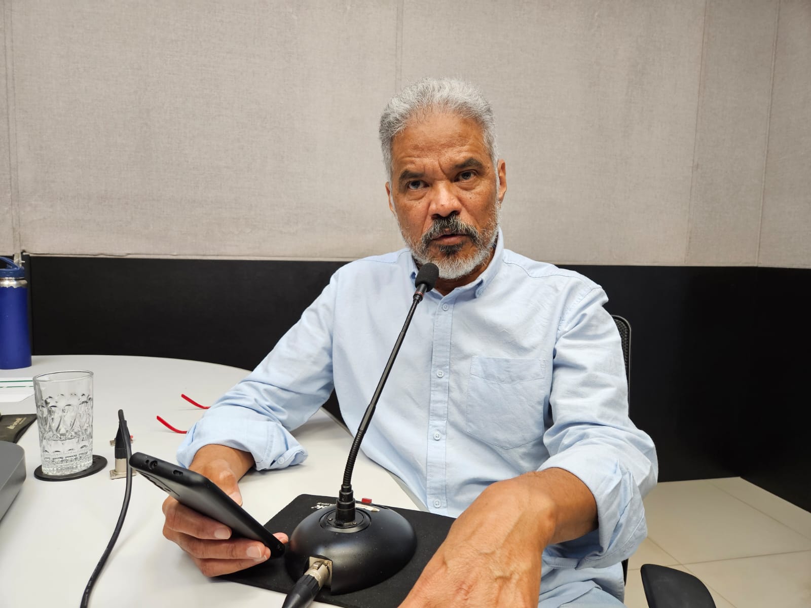 Adilson Trindade durante participação no Jornal CBN Campo Grande. 