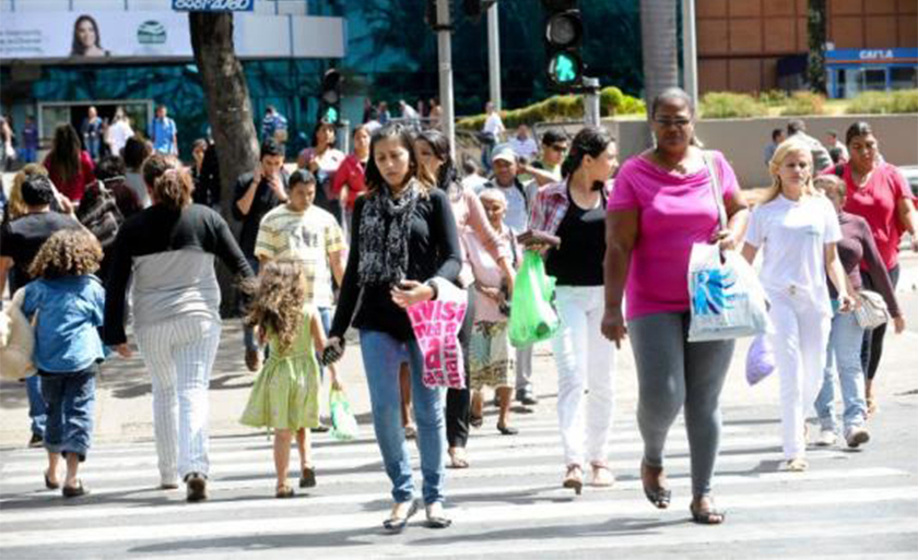 Pesquisa estima que Brasil tenha 207,7 milhões de habitantes e uma taxa de crescimento populacional de 0,77% entre 2016 e 2017 - Arquivo/Agência Brasil