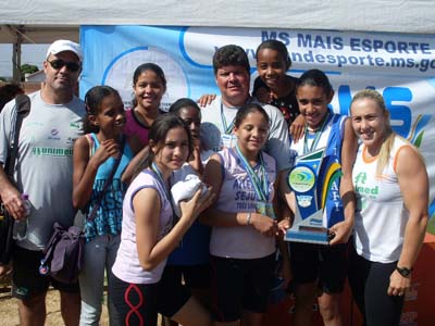 Meninas do atletismo recebem premiação do JEMs - Meninas do atletismo recebem premiação do JEMs -
