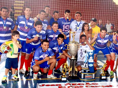Nem mesmo o tricampeonato estadual foi capaz de manter a equipe em atividade -