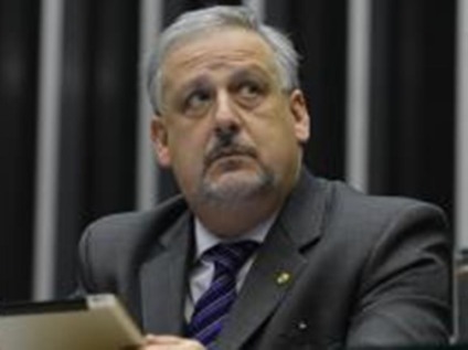 Segundo Berzoini, o desafio será garantir a conexão em velocidade média de 25 megabites - Antonio Cruz/Agência Brasil