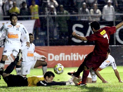 Chico bate e vence a defesa santista: alvinegro está eliminado -