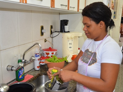 A doméstica Rosângela Martins Viana orgulha-se da profissão -