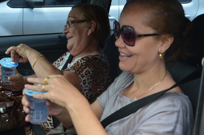 Motoristas puderam degustar de água gelada no centro de Três Lagoas -