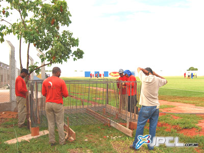 Obras no estádio não param, nem com jogo rolando -