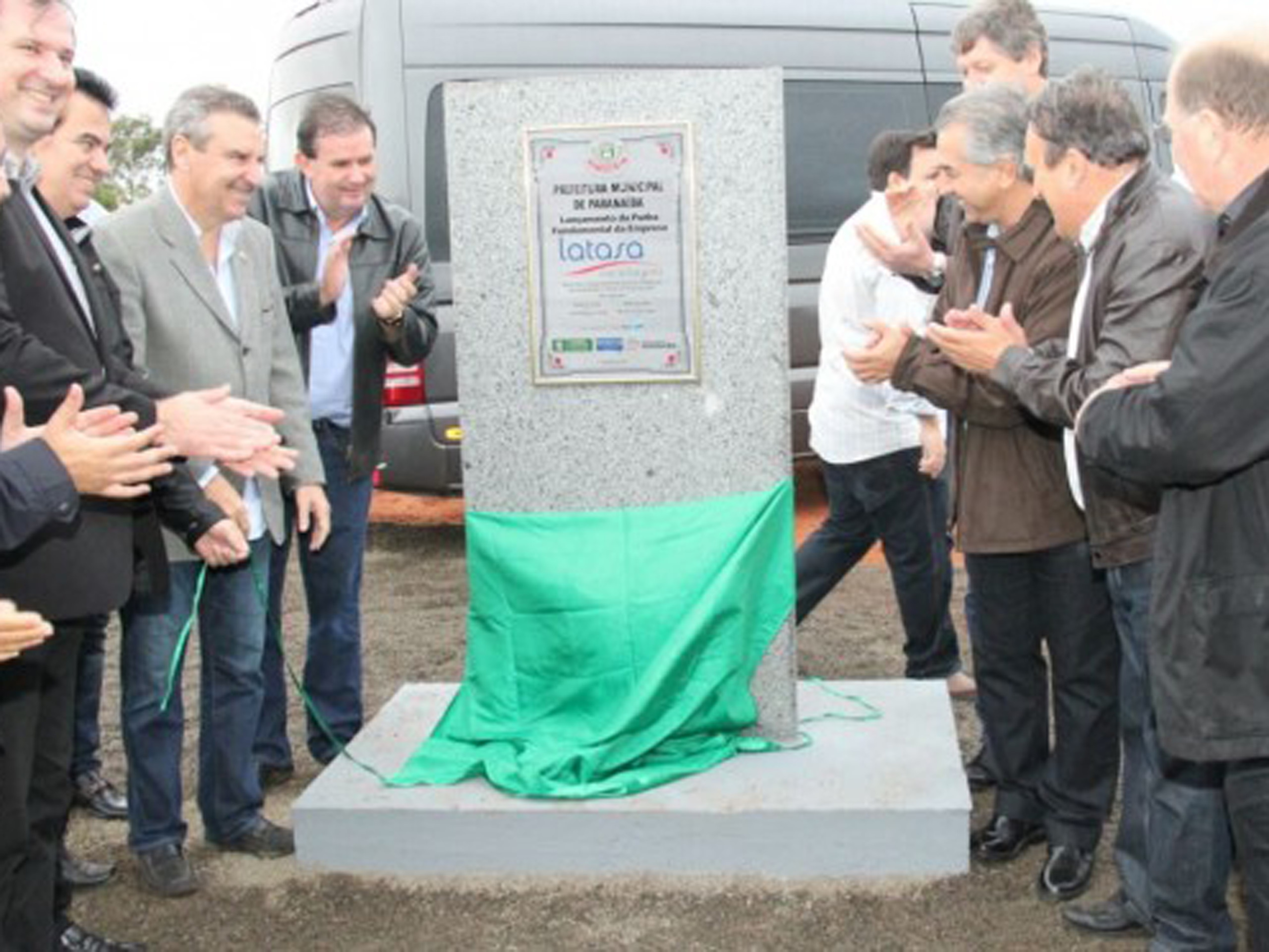 Reinaldo também participou do lançamento da pedra fundamental das futuras instalações da Latasa - Chico Ribeiro