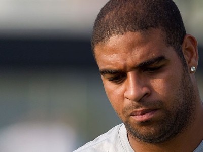 De acordo com a cúpula do Timão, Adriano sequer justificava as faltas -