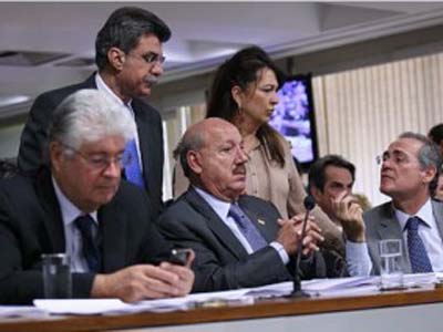 Debate. Reunião da CCJ no Senado, com o relator do Código Florestal, Luiz Henrique (centro) - Debate. Reunião da CCJ no Senado, com o relator do Código Florestal, Luiz Henrique (centro) -