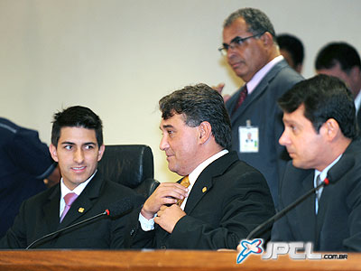 Os deputados Cristiano, Chico Leite e Reguffe participam da reunião da Comissão Especial que analisa impeachment de Arruda -