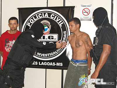 Acusados permanecem presos por força de um mandado de prisão temporária -