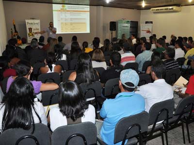 Aproximadamente 100 pessoas participaram das palestras -