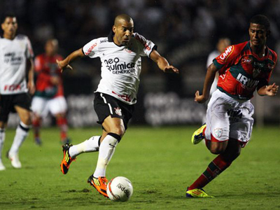 Corinthians, de Emerson Sheik (esq.), enfrenta a Lusa no Pacaembu -
