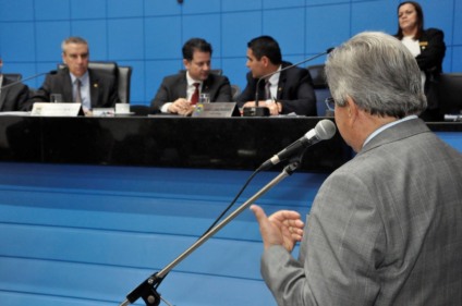 Onevan de Matos questionou presidente da Mesa, Paulo Corrêa, sobre a decisão de mudar forma de votação - Luciana Nassar/ALMS