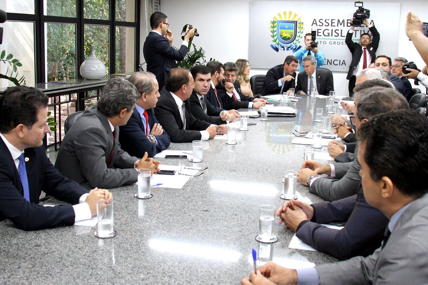 Reunião aconteceu ao final da sessão ordinária e  contou com a presenção de todos os deputados estaduais - Wagner Guimarães/ALMS