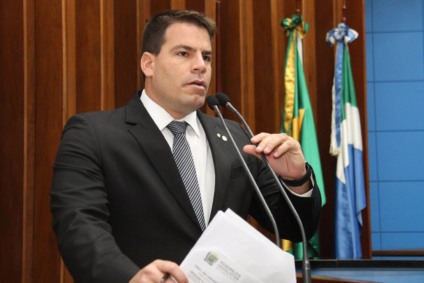 Deputado estadual Capitão Contar (PSL) criou o projeto que autoriza cantar o hino ao menos uma vez por semana nas escolas da rede estadual - Luciana Nassar / Wagner Guimarães / ALEMS
