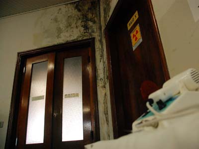 Paredes do Centro Odontológico estão com mofos -