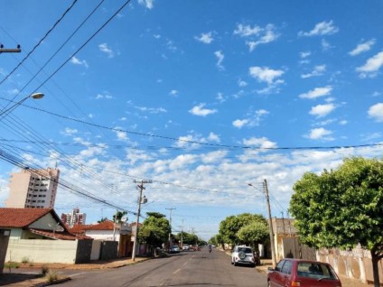 Temperatura mínima será de 25ºC nesta terça-feira e sol deve prevalecer - Danielle Leduc/JPNews