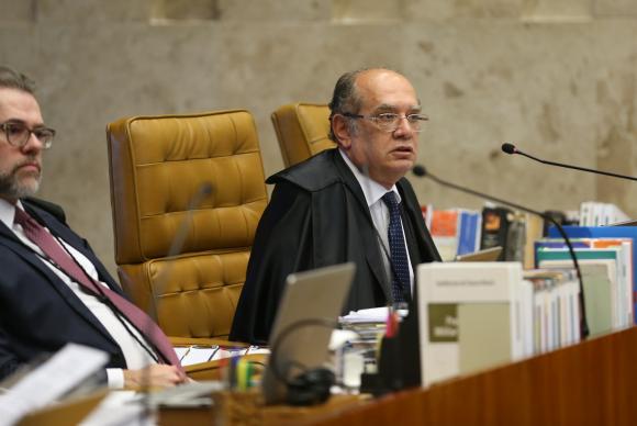 Os ministros Dias Toffoli e Gilmar Mendes durante sessão plenária do STF para julgar validade das delações da JBS - José Cruz/Agência Brasil