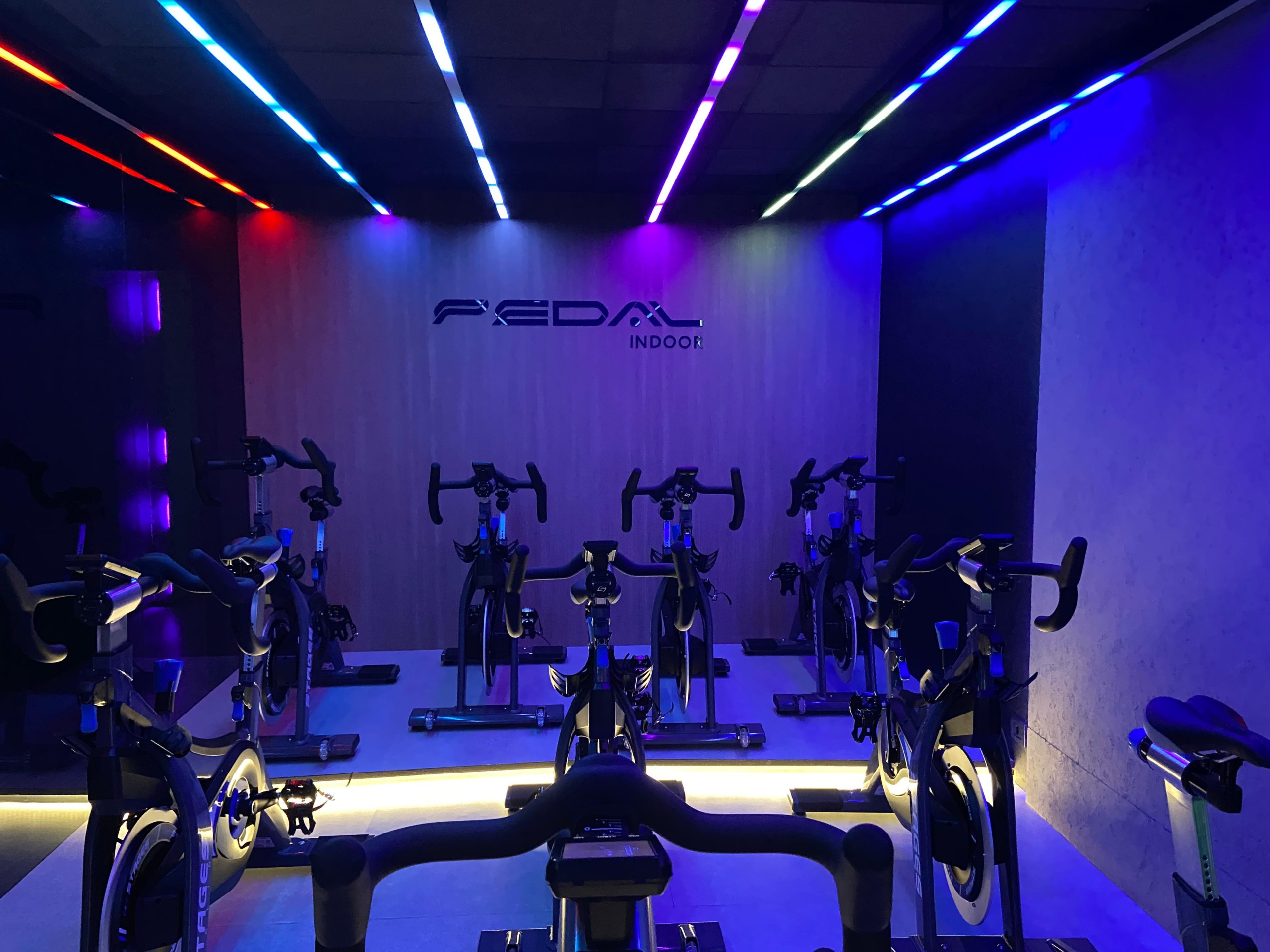 Academia de ciclismo indoor na Capital