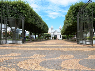 Depois de 10 meses, população volta a ver os portões da praça abertos -