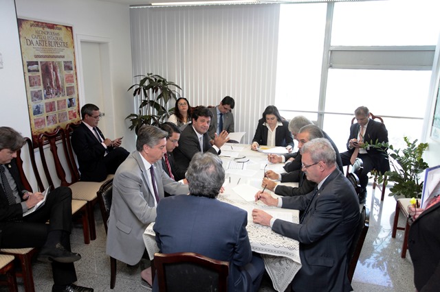 Governador se reuniu com representantes da bancada federal de Mato Grosso do Sul para tratar de cinco emendas  - Divulgação/ascom/sen.Moka