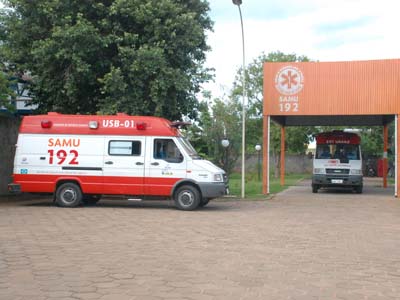 A UTI móvel USA é melhor equipada e tem todas as condições para socorrer um paciente em estado grave, como se estivesse numa UTI de hospital -