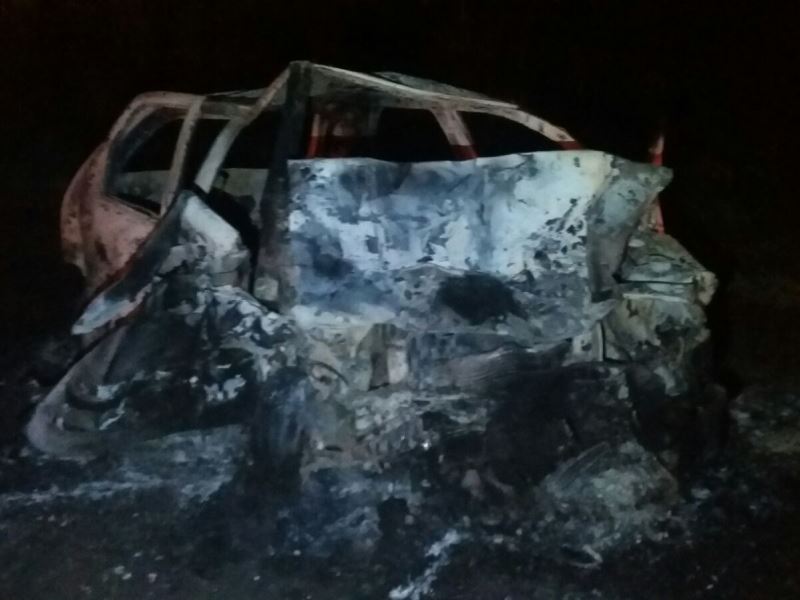 Carros pegaram fogo logo após a batida e todas as vítimas morreram na hora; Benites sobreviveu e foi levado a um hospital - Divulgação/PRF