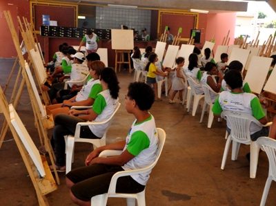 Os jovens estavam animados com a primeira aula prática -