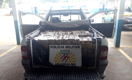 Veículo estava carregado de tabletes de maconha - Imagem cedida/3ª CIPM