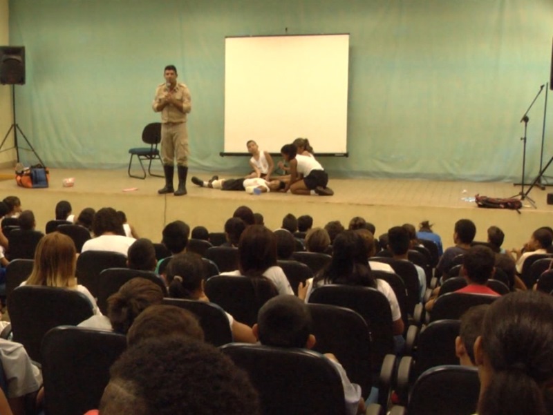 Militares estão realizando desde segunda-feira, 29, palestras em escolas de Três Lagoas - Reprodução TVC Militares estão realizando desde segunda-feira, 29, palestras em escolas de Três Lagoas - Reprodução TVC