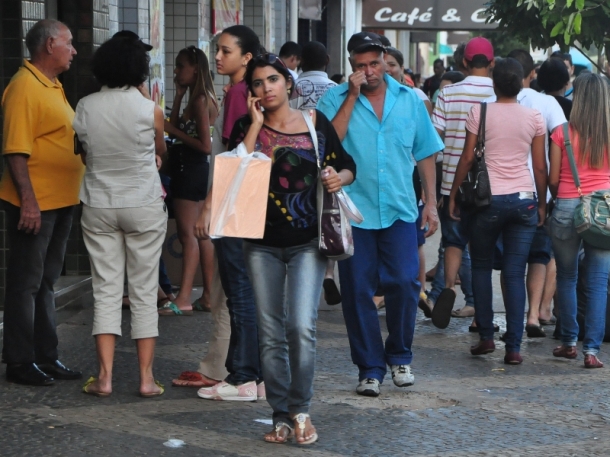 No sábado, dia 19, o comércio vai funcionar até 18h, e no domingo, 20, das 9 às 16h - Cláudio Pereira 