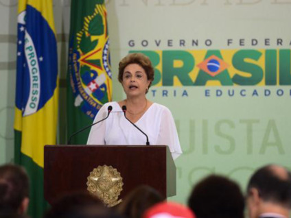 A presidente Dilma Roussef disse que “precisamos nos manter vigilantes e oferecer resistências às tendências antidemocráticas e às provocações" - "Elza Fiúza/Agência Brasil