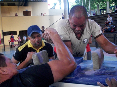 Eduardo Ferreira (dir.) luta na categoria 85 kg -