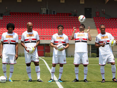 Bruno Cortês, Edson Silva, Fabrício, Maicon e Paulo Miranda usaram camisa que serviu de agrado à BMG -