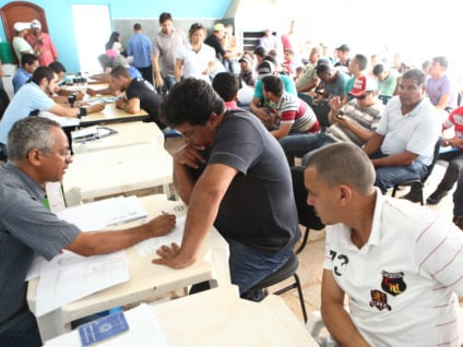 Trabalhadores recebem apenas R$ 1,3 mil de rescisão  - Elias Dias/JP
