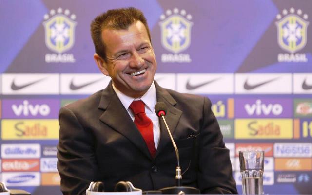 Dunga deixa o comando da Seleção Brasileira após eliminação  - CBF