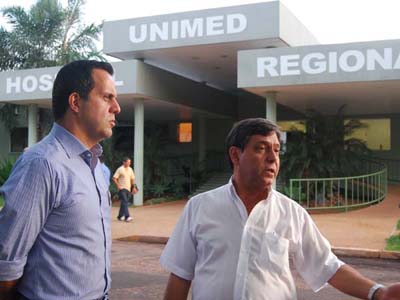 Presidente da Cassems Ricardo Ayache e presidente da Unimed Marco Lucio comemoram fusão -