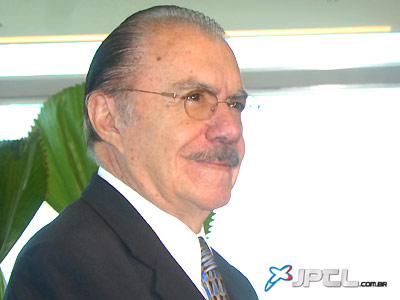 Presidente do Senado, José Sarney (PMDB-AP) -