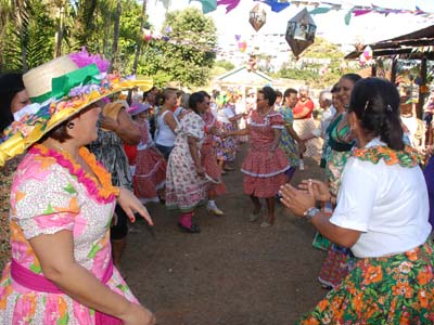 Cerca de 200 pessoas participarem da festa -