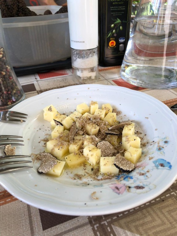 Prato tem entre os ingredientes trufas frescas de verão - Foto: Paulo Machado