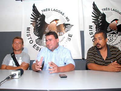 Sinval, Jeferson Gonçalves e Marco Aurélio durante a coletiva -