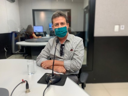 Segundo Simões, a cada 15 pessoas com sintomas leves da doença, um tem mais de 50 anos e apresenta quadro clínico médio ou grave - Foto: Isabelly Melo Segundo Simões, a cada 15 pessoas com sintomas leves da doença, um tem mais de 50 anos e apresenta quadro clínico médio ou grave - Foto: Isabelly Melo