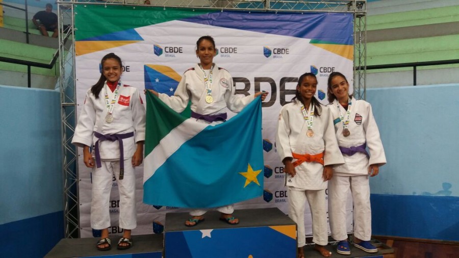 Chrislayne Alencar comemora o a vitória na Seletiva Nacional para o Gymnasiade - Mundial Escolar 2018 - Reprodução/Federação de Judô de Mato Grosso do Sul