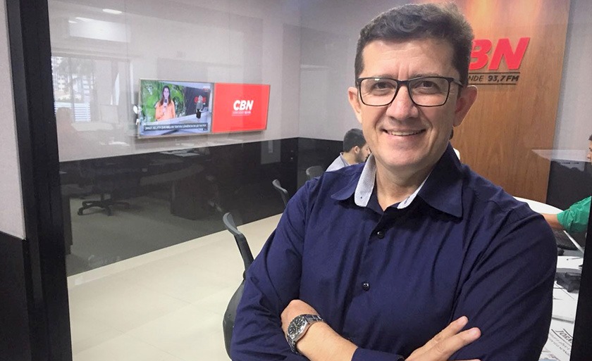 Otávio Neto é o âncora do programa CBN Campo Grande - Reprodução