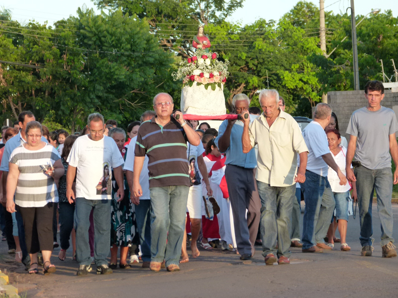 Procissão partiu da orla da Lagoa Maior, de onde saíram em procissão em direção à matriz - Divulgação